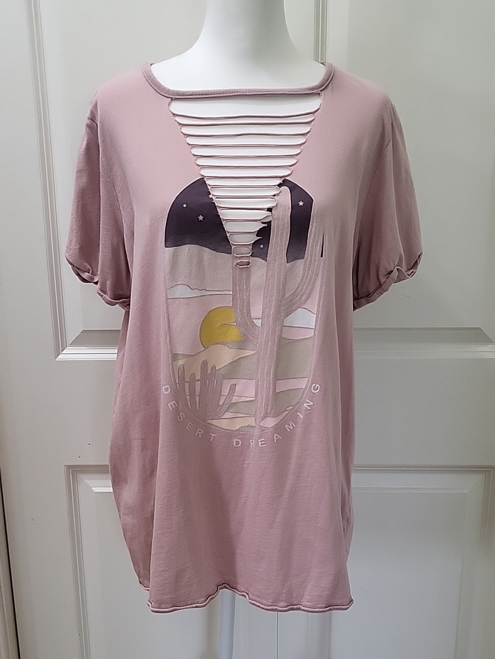 Torrid Desert Dreaming Graphic Tee Size 2X Pink Cactus Cutout Neckline
